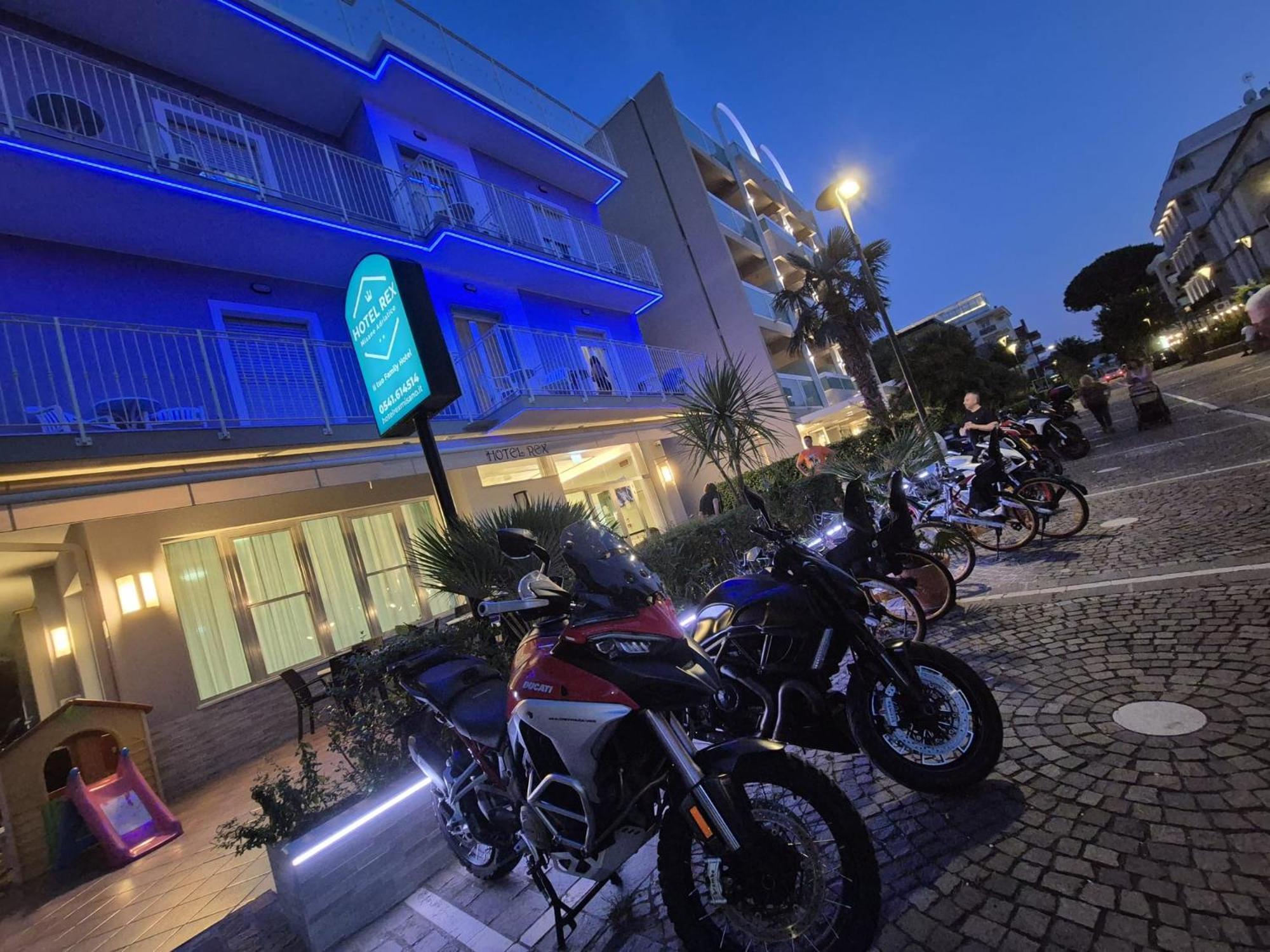 Rex Hotel 2*