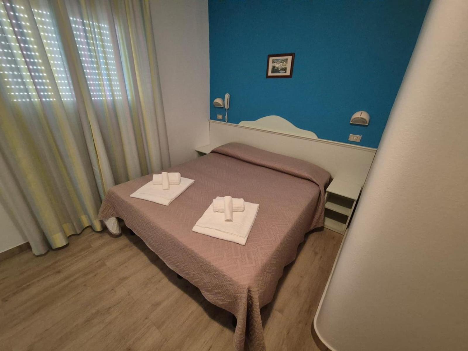 Rex Hotel 2*